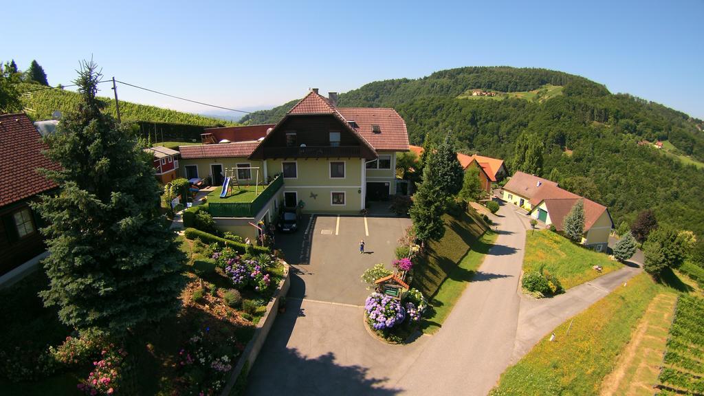 Gastehaus Kaiser Apartment Kitzeck im Sausal Exterior foto